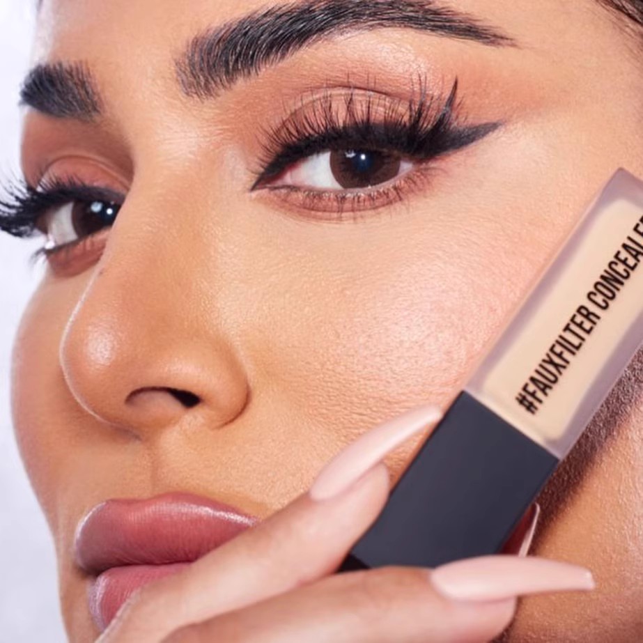 Huda Beauty Faux Filter Lumino - Beauty Makeup Filter review and price